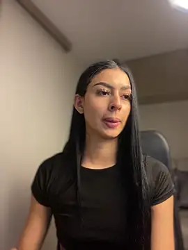 maddy bronw  online show from December 22, 2024, 12:07 am