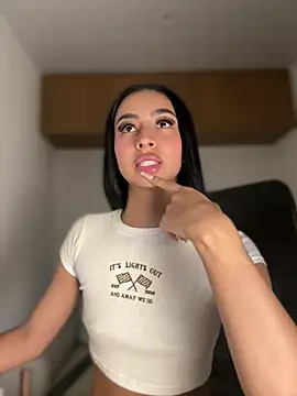 maddy bronw  online show from February 23, 2025, 3:56 am