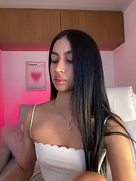 maddy bronw  online show from September 15, 2025, 10:32 pm