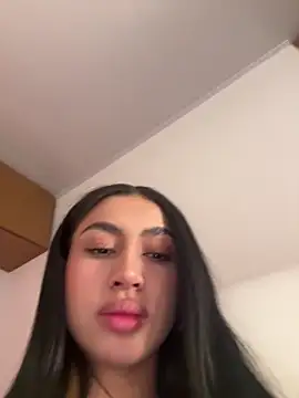 maddy bronw  online show from September 25, 2025, 10:24 pm