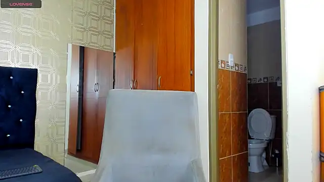 Snapshot of evelyn_wine chatting on March 10, 2025, 8:34 pm evelyn wine online show from March 10, 2025, 8:34 pm