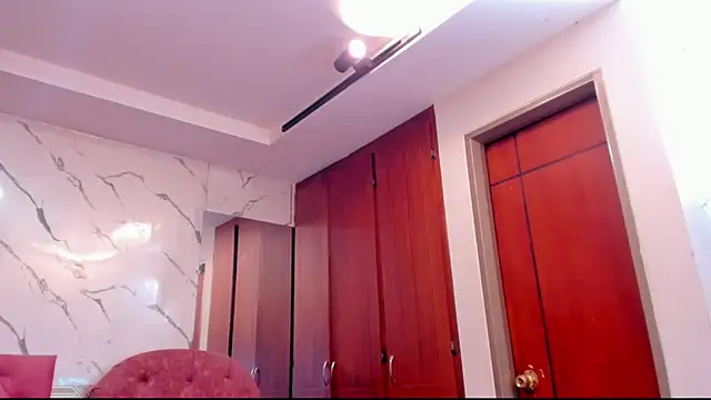 Snapshot of evelyn_wine chatting on November 15, 2025, 4:10 am evelyn wine online show from November 15, 2025, 4:10 am