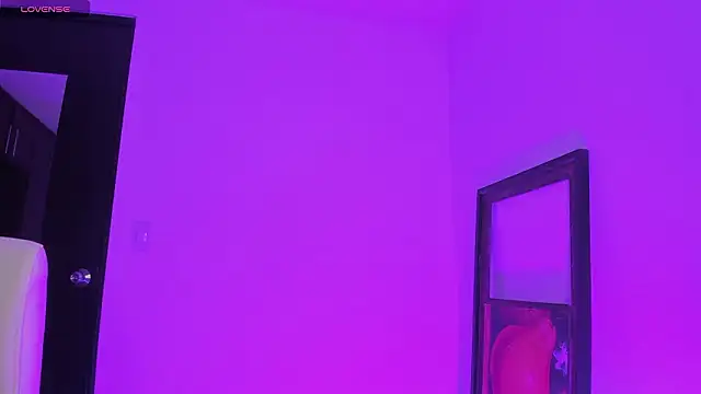 TinaJonnes  online show from February 4, 2026, 9:04 am