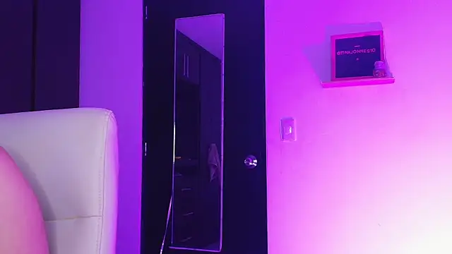 Snapshot of TinaJonnes_ chatting on May 31, 2026, 1:03 am TinaJonnes online show from May 31, 2026, 1:03 am
