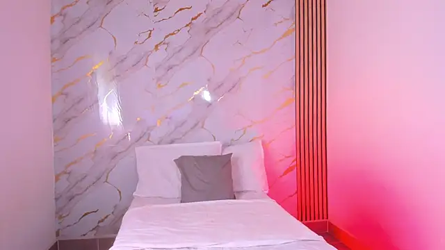 coralcarter1 online show from September 9, 2025, 2:05 pm