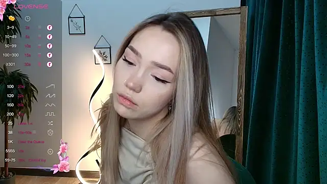 Evia r0se online show from December 5, 2024, 5:26 am