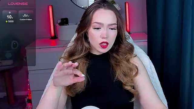 Evia r0se online show from October 7, 2025, 12:02 pm