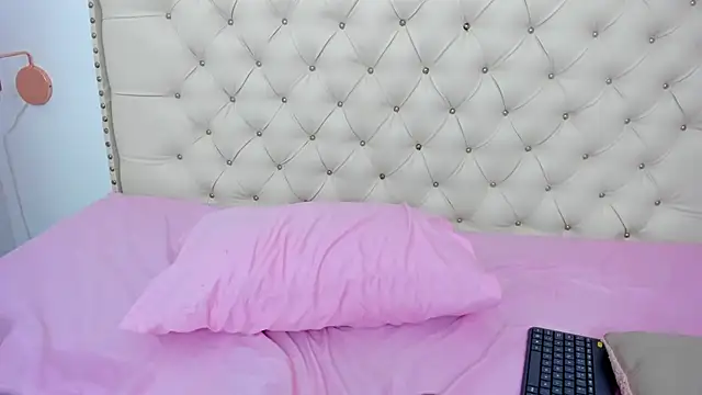 Kim Eli online show from December 29, 2024, 7:43 pm