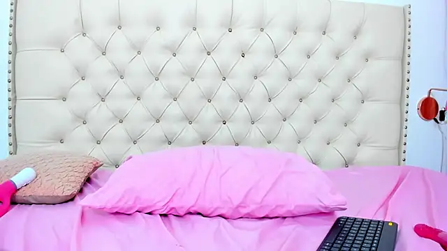 Kim Eli online show from January 4, 2025, 10:45 pm