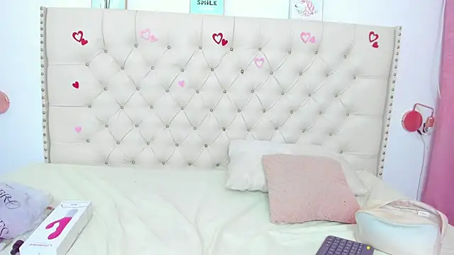 Kim Eli online show from March 7, 2025, 7:49 pm