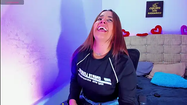 Snapshot of Catherine_summer1 chatting on December 17, 2025, 12:27 am Catherine summer1 online show from December 17, 2025, 12:27 am