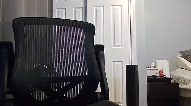 overaveragefreak4you online show from December 6, 2024, 11:00 am