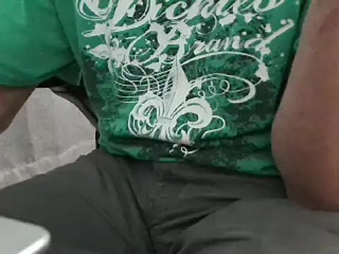 overaveragefreak4you online show from December 24, 2024, 6:33 am