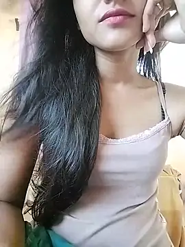 MISSQUEEN48 online show from May 16, 2026, 6:21 am