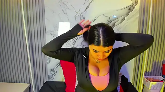 venusowen  online show from April 9, 2026, 2:00 pm