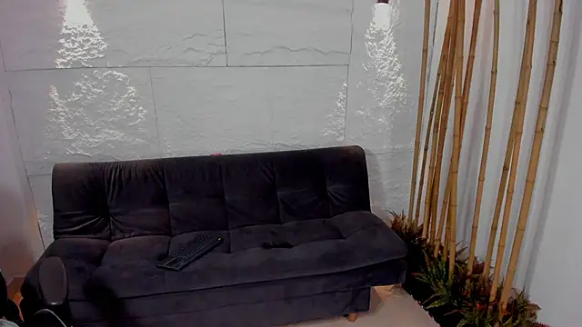  dreammr1  online show from February 13, 2025, 6:05 pm