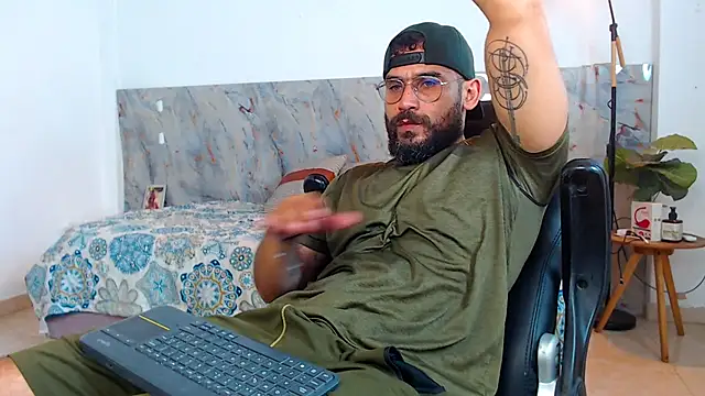 hanz col online show from November 26, 2025, 2:23 am