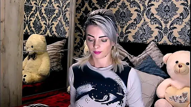 Aly girl1 online show from December 10, 2024, 12:38 pm