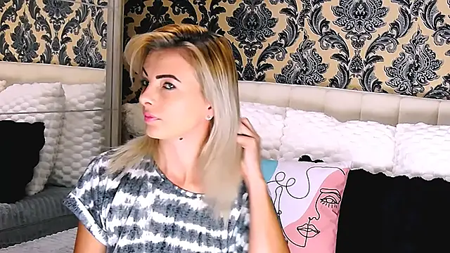 Aly girl1 online show from September 29, 2025, 8:30 am