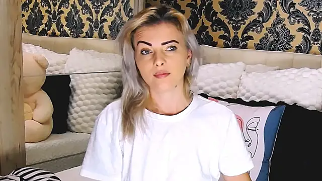 Aly girl1 online show from October 13, 2025, 8:36 am