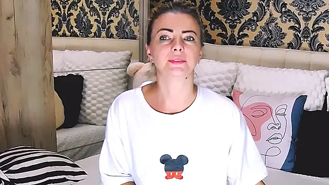 Aly girl1 online show from October 15, 2025, 6:57 am