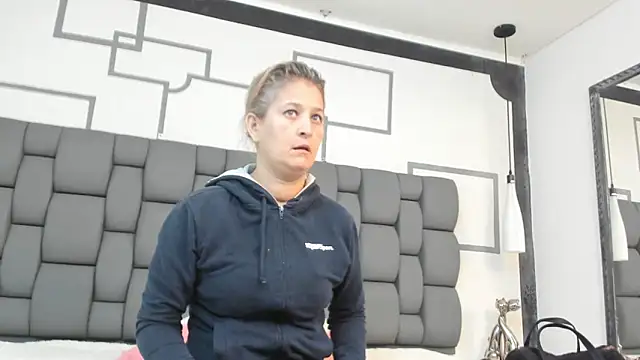 Jade squirtt online show from October 3, 2025, 12:57 pm