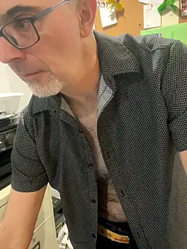 MaxVain online show from November 24, 2025, 6:40 pm