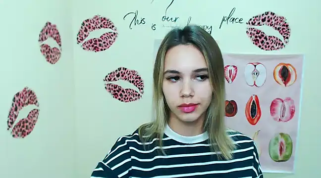  StAcY online show from December 8, 2024, 1:47 pm