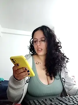 Snapshot of babyluna939 chatting on April 28, 2026, 11:43 pm babyluna939 online show from April 28, 2026, 11:43 pm