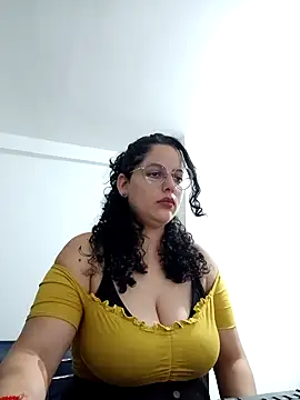 Snapshot of babyluna939 chatting on May 1, 2026, 12:48 am babyluna939 online show from May 1, 2026, 12:48 am