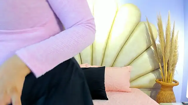 Isis Osman online show from April 21, 2026, 7:50 pm