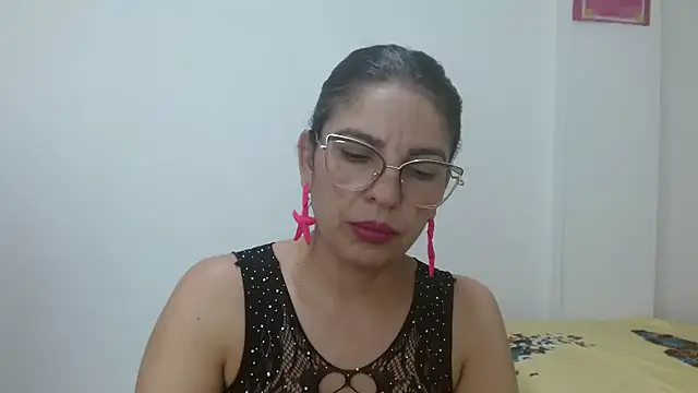 Snapshot of anybellucci43 chatting on December 16, 2024, 12:59 am anybellucci43 online show from December 16, 2024, 12:59 am