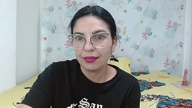 Snapshot of anybellucci43 chatting on December 21, 2024, 3:25 am anybellucci43 online show from December 21, 2024, 3:25 am