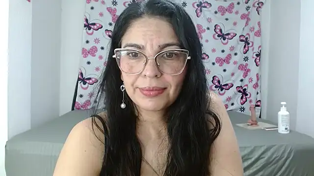 Snapshot of anybellucci43 chatting on December 30, 2024, 5:15 am anybellucci43 online show from December 30, 2024, 5:15 am