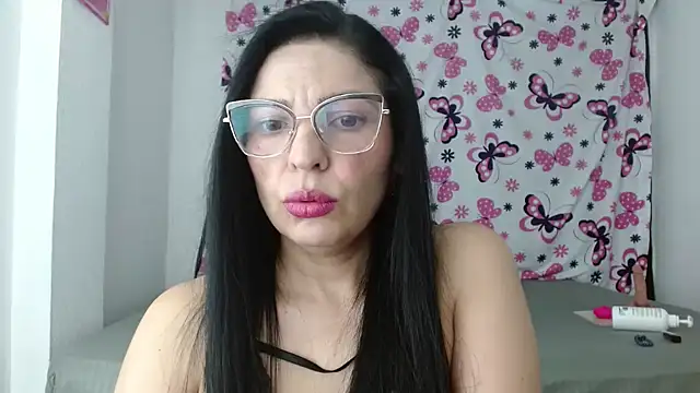 Snapshot of anybellucci43 chatting on January 10, 2025, 1:10 am anybellucci43 online show from January 10, 2025, 1:10 am