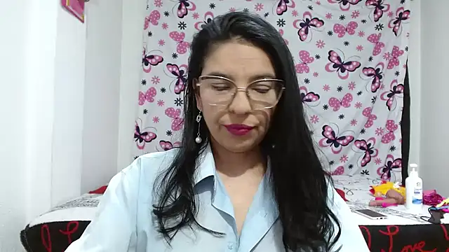 Snapshot of anybellucci43 chatting on February 11, 2025, 2:25 am anybellucci43 online show from February 11, 2025, 2:25 am