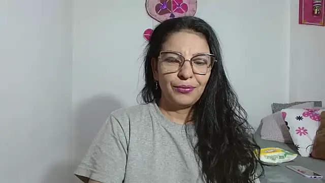 anybellucci43 online show from February 11, 2026, 12:48 am