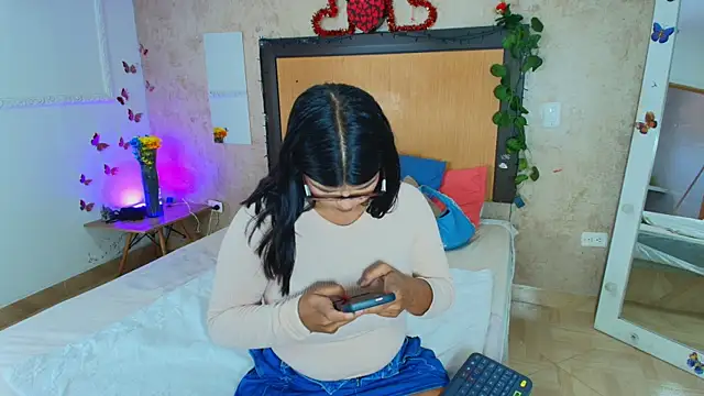 Snapshot of mialopez52 chatting on July 8, 2026, 6:23 pm mialopez52 online show from July 8, 2026, 6:23 pm