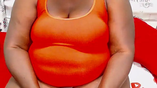 Honeybumsx32 online show from April 18, 2026, 7:18 pm