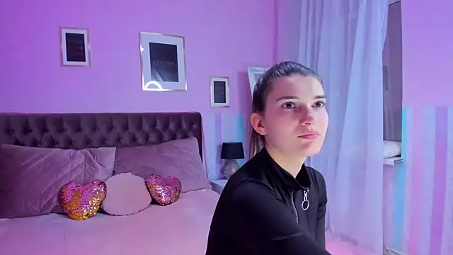 Laura Leee online show from March 13, 2025, 6:26 am