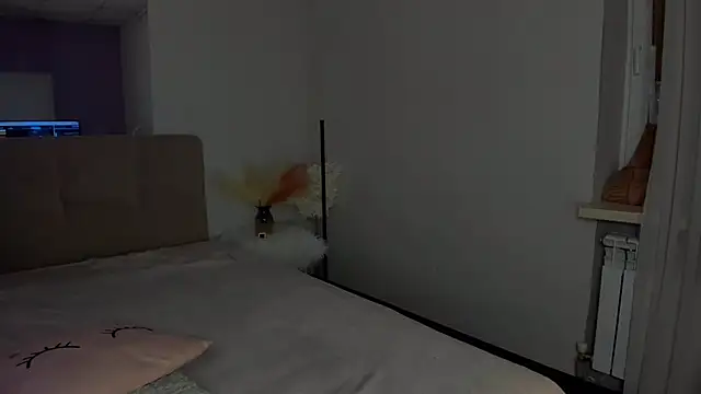 Laura Leee online show from March 17, 2025, 6:29 am