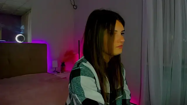 Laura Leee online show from September 13, 2025, 5:29 am