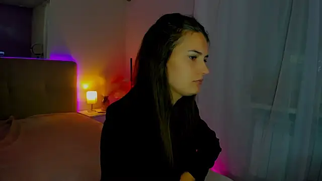 Laura Leee online show from September 14, 2025, 5:17 am