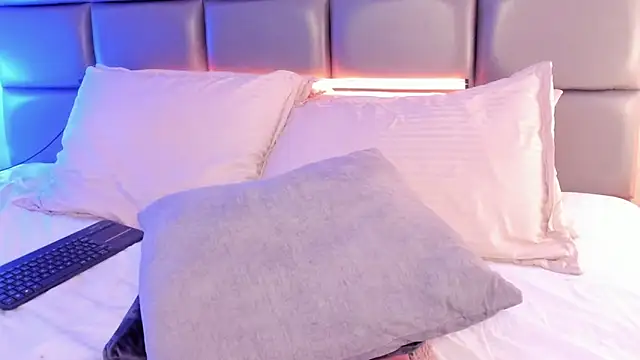 SpicySugar  online show from April 21, 2026, 1:42 am