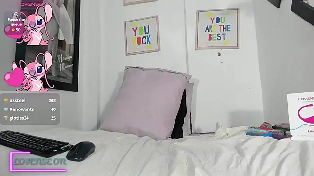 catalina santana23 online show from March 13, 2025, 3:39 pm