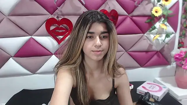 NahomiConnor  online show from February 13, 2025, 10:22 pm