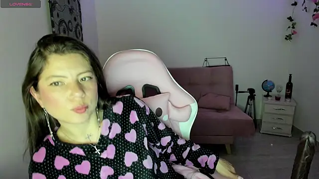 Susana garcia  online show from March 7, 2025, 6:35 am