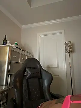 butterflybootyy online show from February 4, 2026, 7:14 am