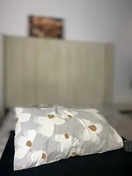 BhadBhad Kitty online show from October 4, 2025, 4:43 am