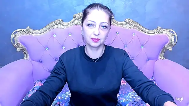 DivinSandra online show from October 13, 2025, 4:56 am